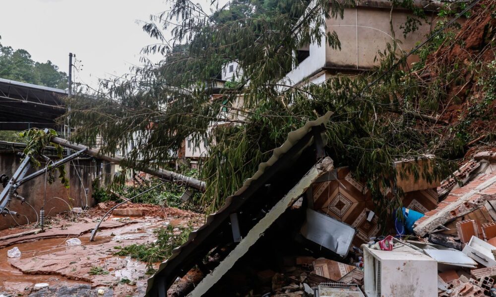 lula-assina-mps-de-apoio-as-vitimas-das-enchentes-em-minas-gerais