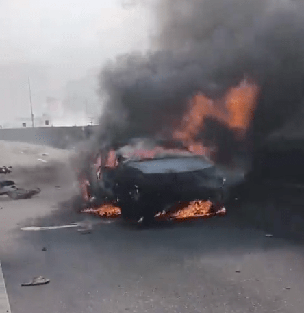 video:-explosao-de-caminhao-tanque-na-via-dutra-deixa-dois-mortos-e-destroi-veiculos