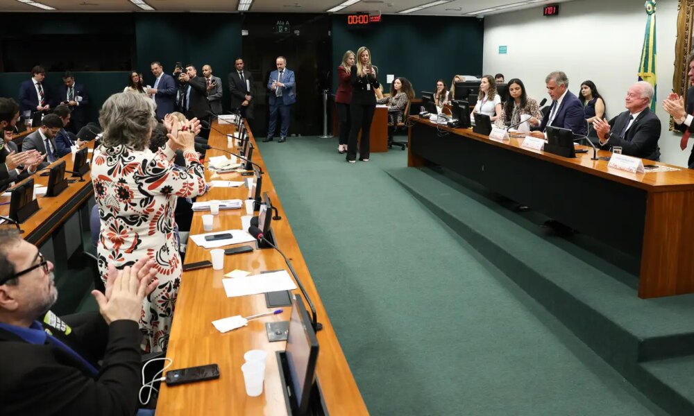 ccj-aprova-admissibilidade-de-propostas-que-acabam-com-escala-6×1