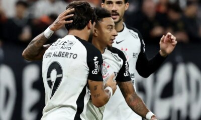corinthians-derrota-penarol-para-seguir-100%-na-libertadores