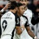 corinthians-derrota-penarol-para-seguir-100%-na-libertadores