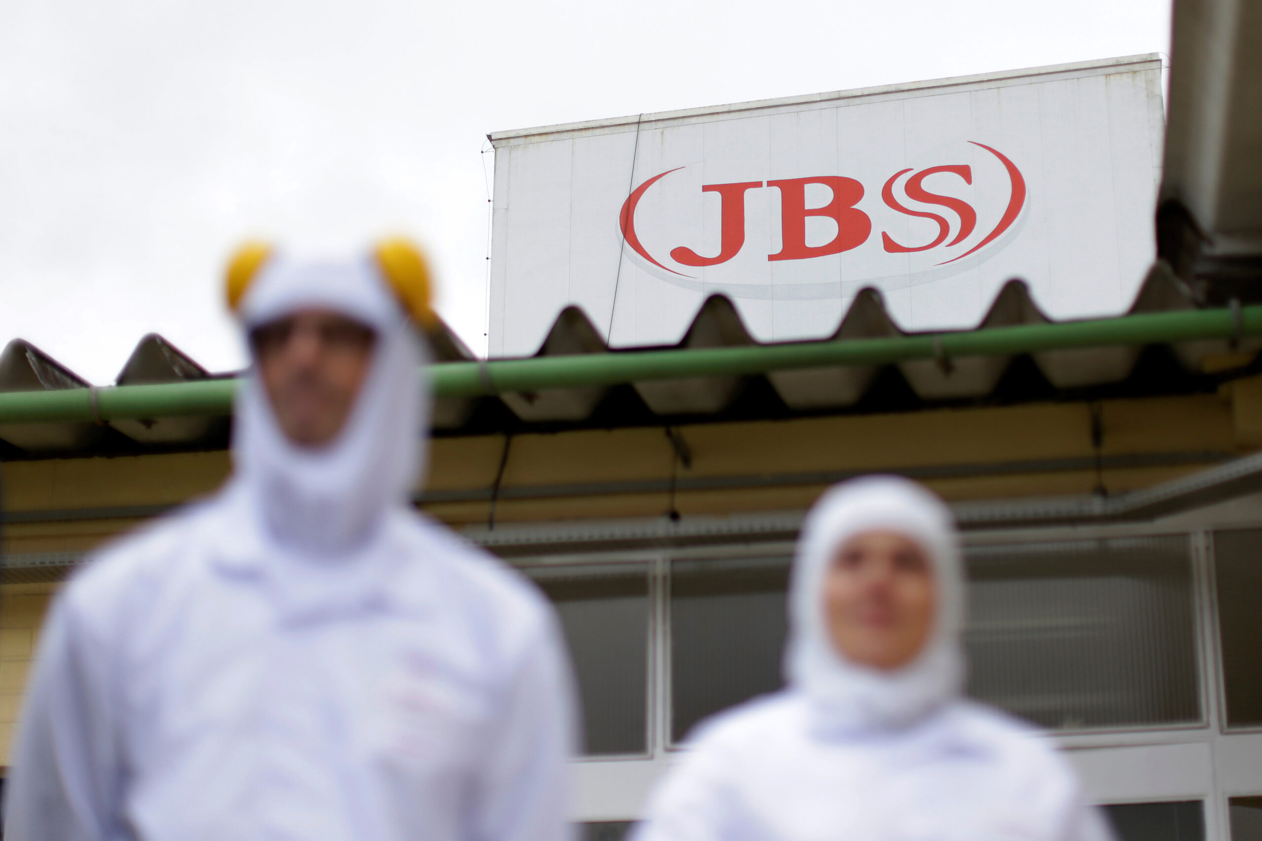 jbs:-desempenho-fraco-da-ppc-deve-impactar-resultados-do-primeiro-trimestre