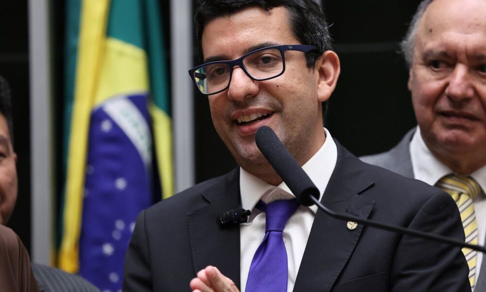 pf-mira-deputado-do-rj-e-fraudes-em-contratos-de-r$-200-milhoes 