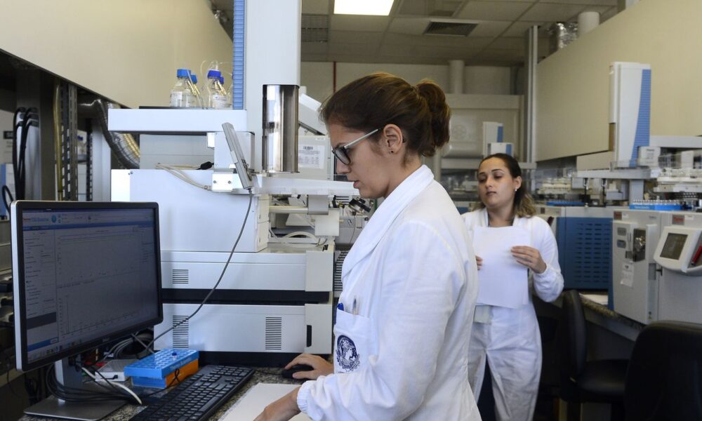 iniciativas-tentam-facilitar-acesso-e-permanencia-de-maes-na-ciencia