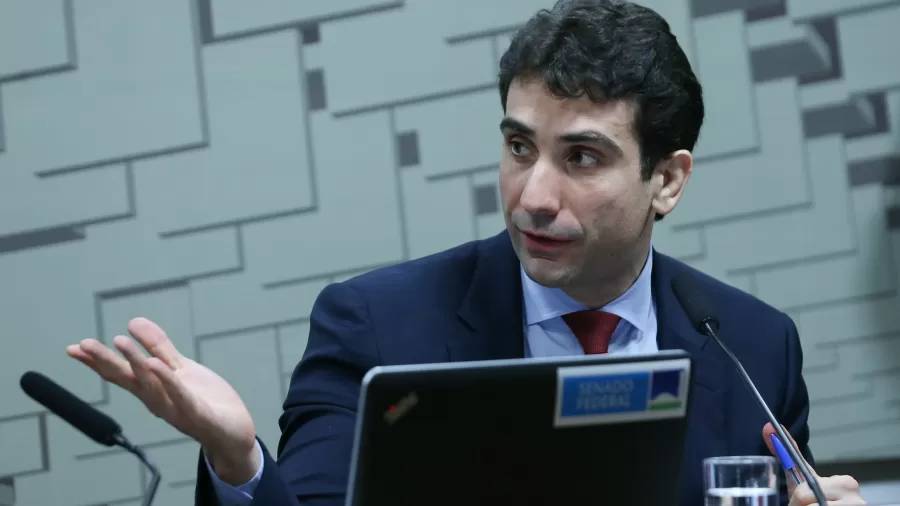 galipolo:-fatia-da-divida-publica-atrelada-a-selic-pode-dificultar-trabalho-do-bc