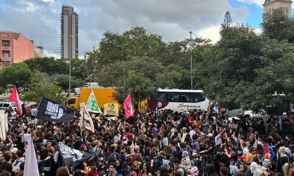em-ato-na-capital-paulista,-estudantes-criticam-politicas-educacionais