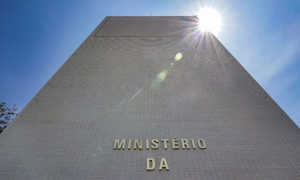 governo-bloqueia-r$-22,1-bi-do-orcamento-de-2026
