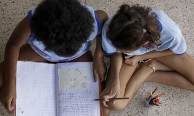 metade-dos-estudantes-nao-ve-debate-antirracista-na-escola,-diz-estudo
