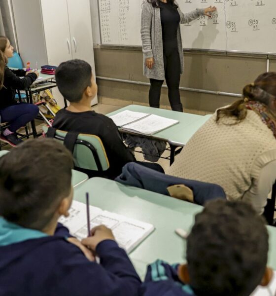 senado-aprova-mp-que-estabelece-piso-de-r$-5.130-para-professores