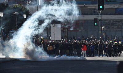em-meio-a-protestos,-bolivia-revoga-lei-que-limitava-estado-de-excecao