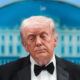 trump:-“excelente-estado-de-saude,-com-inchaco-nas-pernas-e-hematomas”,-diz-medico
