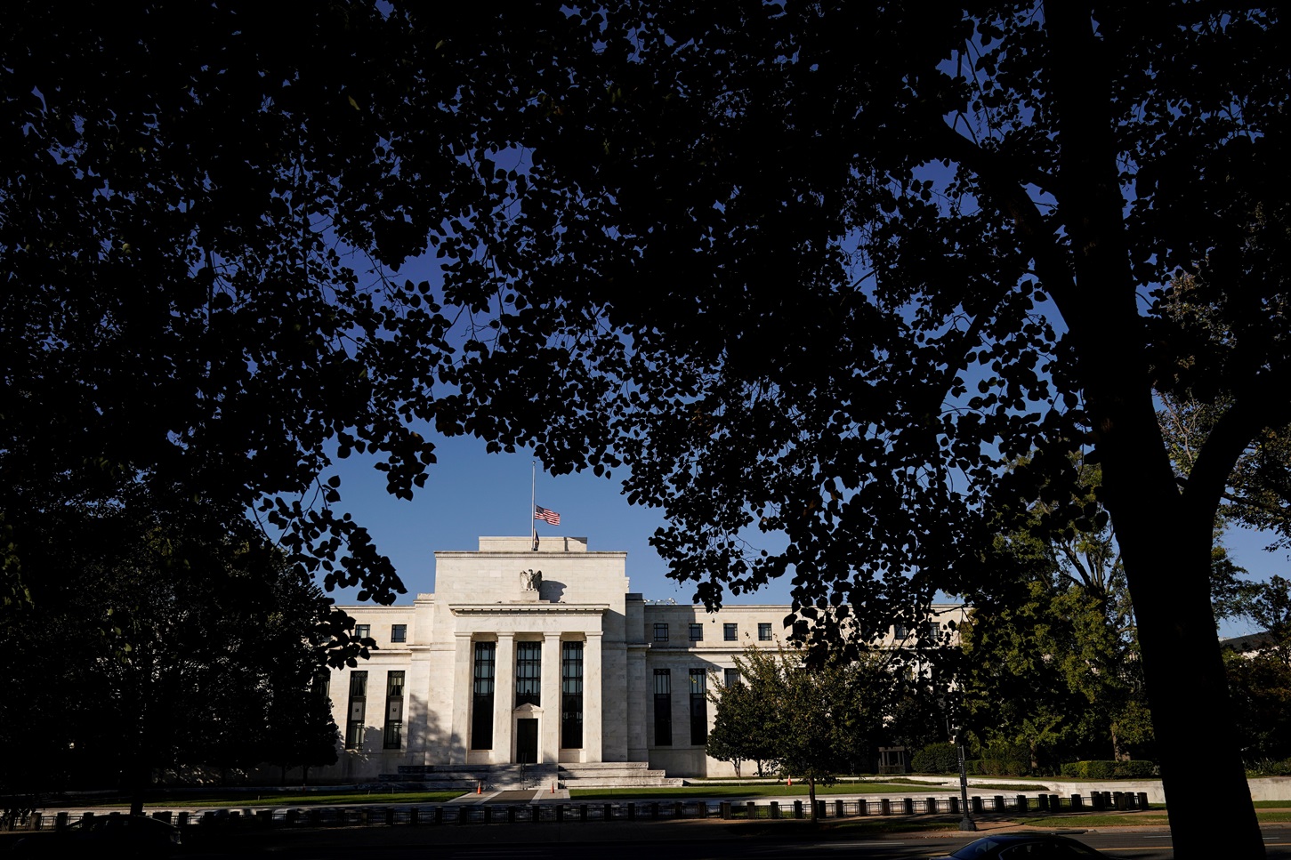 estudo:-fed-pode-se-concentrar-nos-riscos-de-inflacao-em-meio-ao-choque-de-energia