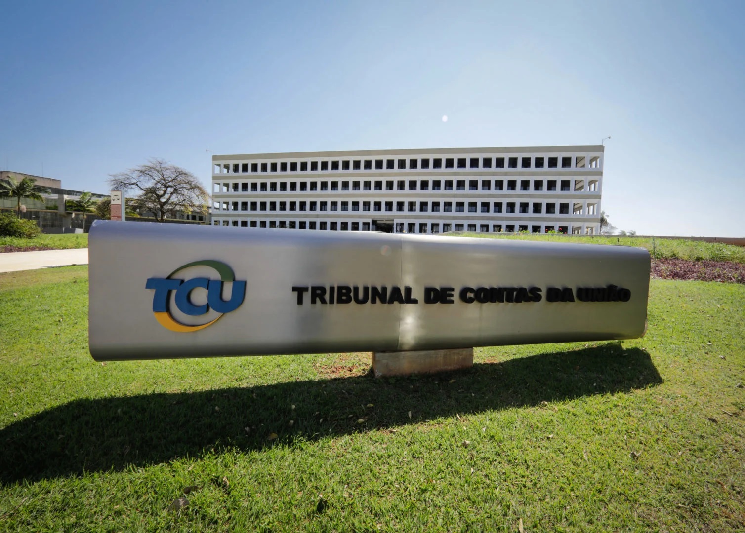 tcu-arquiva-representacao-de-flavio-bolsonaro-contra-ex-nora-de-lula
