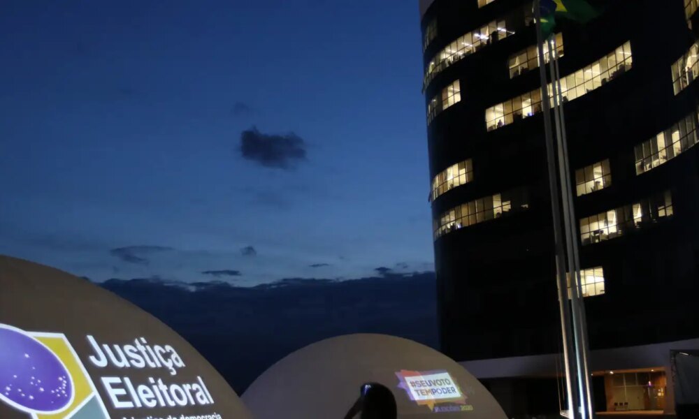 tse-adia-decisao-sobre-suspensao-de-pesquisa-de-voto-para-presidente