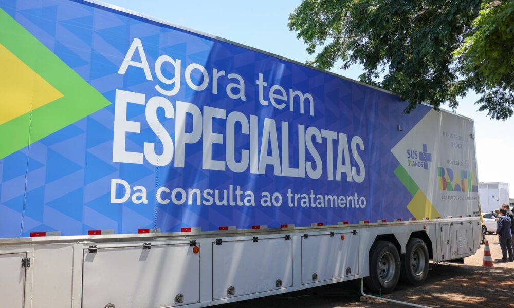 agora-tem-especialistas-lanca-em-manguinhos-carreta-de-saude-da-mulher